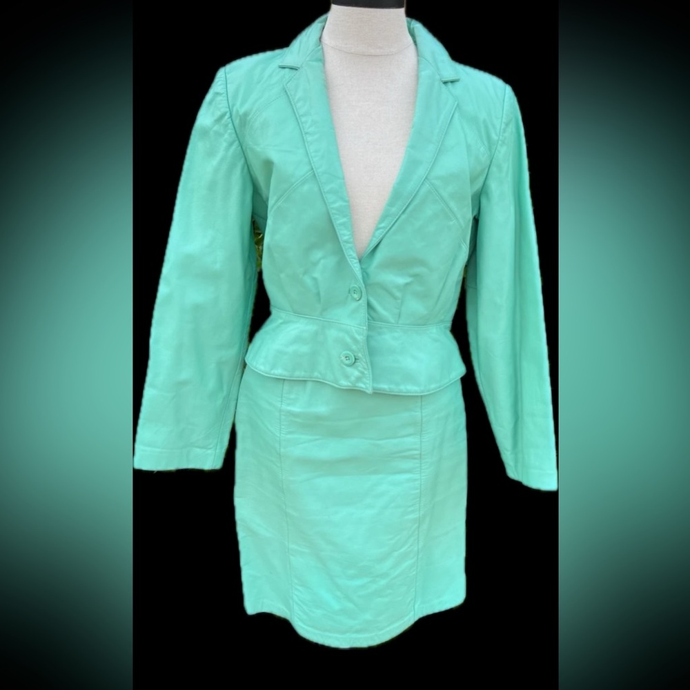 Vintages leather Wilson’s suite size 6